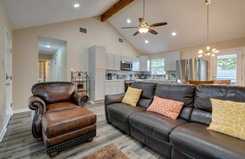 University Hills and Windsor Park Maison | 6 Mi to Dtwn Austin Retreat with Patio and Grill