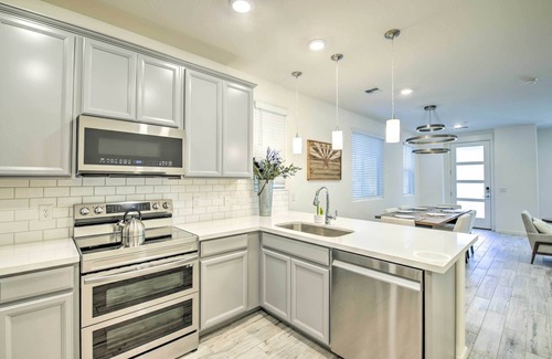 Chandler Maison | 6 Mi to Dtwn Chandler: Newly Built Townhome