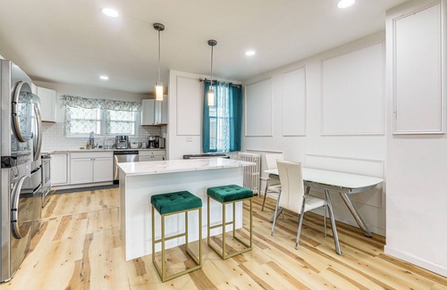 Primos Secane Maison | 6 Mi to Eagles Games: Stylish Philly Townhome!