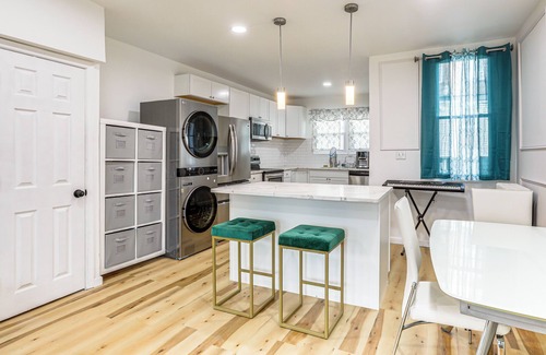 Primos Secane Maison | 6 Mi to Eagles Games: Stylish Philly Townhome!