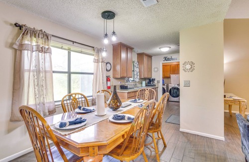 Lufkin Cottage | 6 Mi to Ellen Trout Zoo: Family Home w/ Yard!