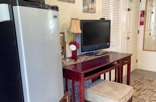 College Park Appartement | 6 Mi to Palm Beach Studio with Pool Access!