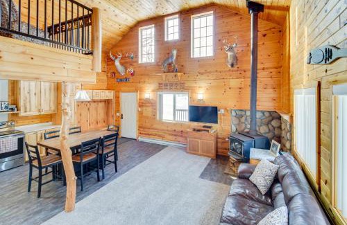 Backus Maison | 6 Mi to Spider Lake ATV Trails Cabin with Fire Pit