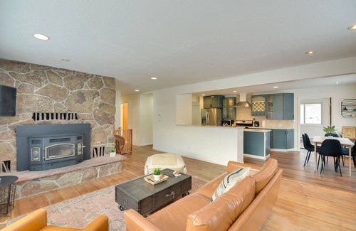 Conifer Cottage | 6 Mi to Staunton State Park: Conifer Home w/ Deck