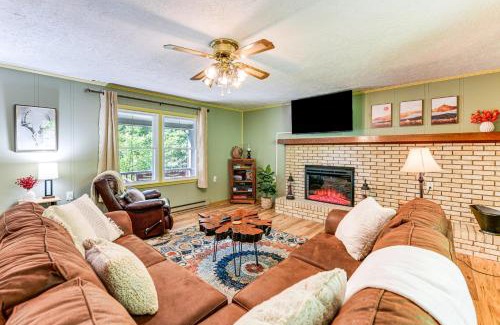Maggie Valley Maison | 6 Mi to Waterrock Knob Serenity Cottage