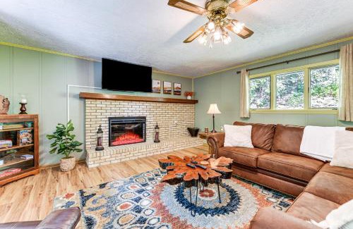 Maggie Valley Maison | 6 Mi to Waterrock Knob Serenity Cottage