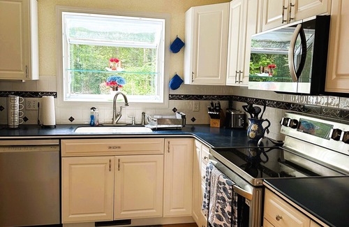South Kingstown Maison | Beach House, 4 Bdr. 2 salles de bain, solarium, grande terrasse, parc comme réglage W / Ctrl. AC