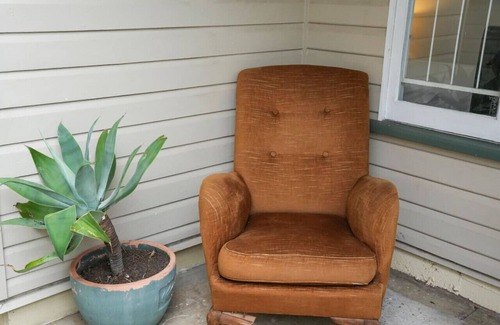 Greenslopes Maison | 6 Min to CBD Self-Contained Studio