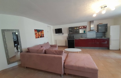 Brantome-en-Perigord Cottage | Gîte de 6 à 8 personnes avec piscine