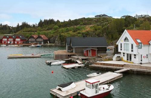 Bremnes Maison | 6 person holiday home in Urangsvåg