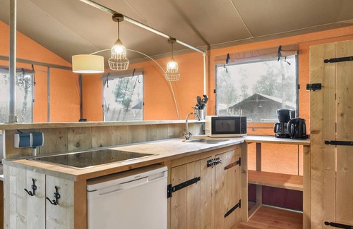 Saarburg Location De VR | 6-person safari tent in the holiday park Landal Warsberg
