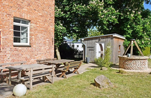 Altefaehr Appartement | 6-room vacation apartment Sassnitz with beautiful park view - Holiday apartments on Rügen