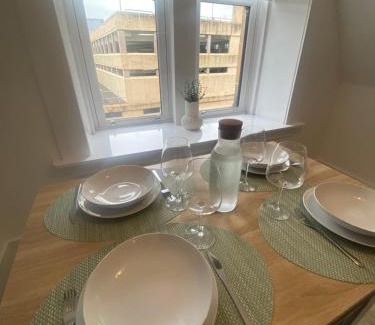 Paisley Appartement | 6 Smithhills - Sleeps 3 Central Excellent Transport Links Glasgow & Airport