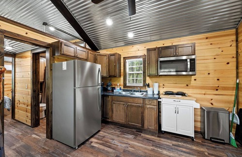 Hico Cabine | Tiny Town Regulators Bunk House Ranch Animals