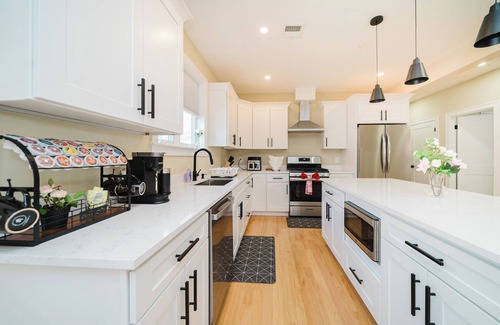 West Codman Hill - West Lower Mills Appartement | 60-3 2BR Boston - Sleek Apt near Wollaston Beach