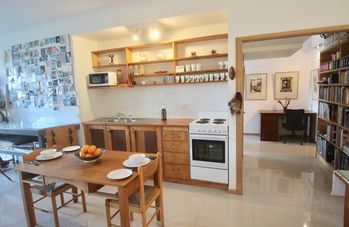 Kiama Appartement | 80 sq meters of totally private studio gallery space.