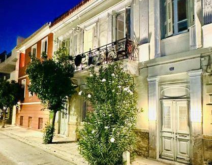 Kerameikos Auberge | 600 m² Auberge de jeunesse ∙ 9 chambres ∙ 39 personnes