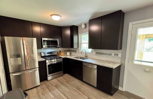 Royal Manor Maison | 603 Fenchurch Way-Ranch-Hot Tub-Pets-2 King Beds