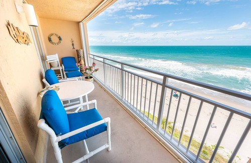 Indian Harbour Beach Copropriété | #605 Beachfront Vacation Rental, Beautiful Views from the 6th story balcony.