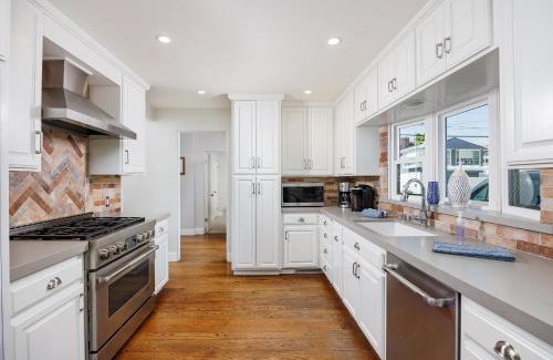 Balboa Island Maison | 608 S Bayfront