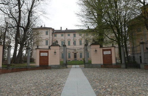 Santena Maison | 61cavour 2 independent bedroom apartment both with private bathroom