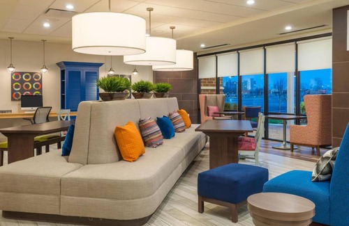 Cheektowaga Hôtel | 62 m² Hôtel ∙ 127 personnes