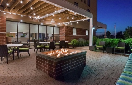 Cheektowaga Hôtel | 62 m² Hôtel ∙ 127 personnes