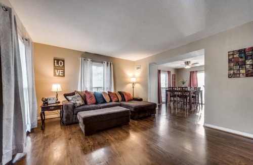 Lakewood Maison | 62Townhome+1GIGWiFi+Kitchen+Self-ck/in+Full-W/D