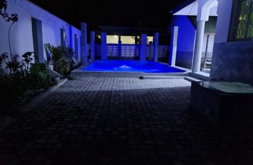 Mbweni Lit Et Petit-Déjeuner | 64 ZENJ HOUSE Luxury AIRPORT HOTEL