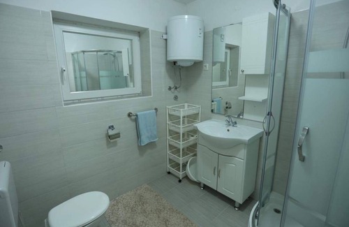 Veljun Primorski Appartement | 65 m² apartment with satellite TV, internet, balcony and terrace