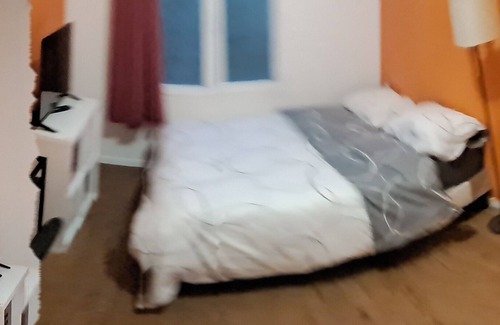 Trappes Appartement | 65 m2 apartment with trapdoor *3 bedrooms fully equipped with tv and fridge