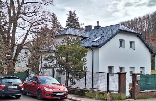Purkersdorf Appartement | 65m2 Apartment near Vienna - Up to 6 Guests - Self Check-in - Free Parking