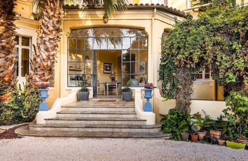Bas-Vernet Appartement | 66C3 : Historic Chateau: Picasso Private Apartment for 4