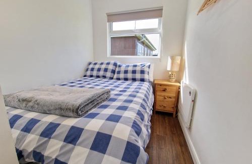 Stalham Chalet De Ski | 67 Broadside Holiday Chalet near Broads & Beaches