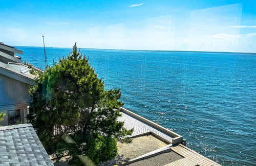 Harvey Cedars Maison | 6bdrm Unobstructed Bay Front Views Minutes from the Beach