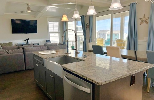 Yaupon Beach Maison | 6BR 4.5BA House, 2nd Row, Ocean Views, Dog Friendly, Pool, Sleeps 12