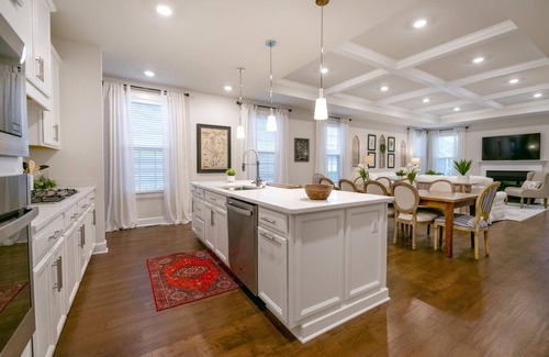 Lewes Maison | 6BR/4.5BA, Sleeps 14, Dog Friendly