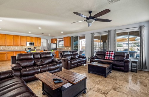 Missouri Ranch Maison | 6BR 5BA, Huge canopy, Pool Spa, indoor, outdoor games, pickleball, MUCH MORE!