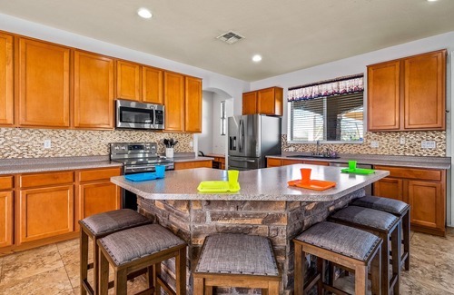 Missouri Ranch Maison | 6BR 5BA, Huge canopy, Pool Spa, indoor, outdoor games, pickleball, MUCH MORE!