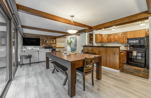 East Kootenay Chalet De Ski | 6Br Chalet I Ski Out I Private HotTub