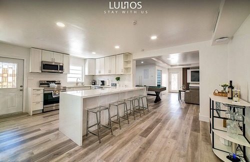 Tamiami Maison | Exclusive Miami Retreat with Jacuzzi, Pool Table, Games, and BBQ, Near Airport