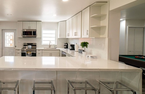 Tamiami Maison | Exclusive Miami Retreat with Jacuzzi, Pool Table, Games, and BBQ, Near Airport