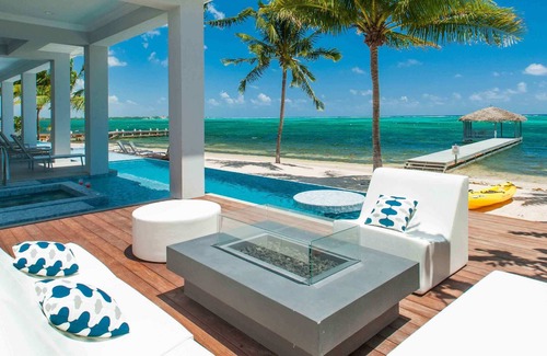 South Sound Villa | 5TH NIGHT FREE - 6 chambres en front de mer avec piscine de 150 ', 2 bains à remous et 2 foyers