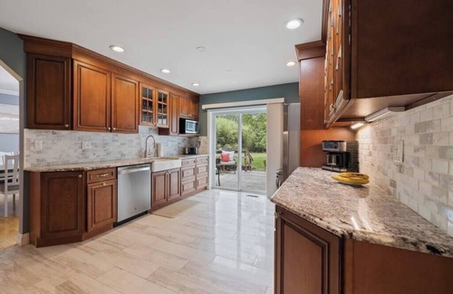Monroe Maison | 6BR Sanctuary Amidst Nature's Majesty