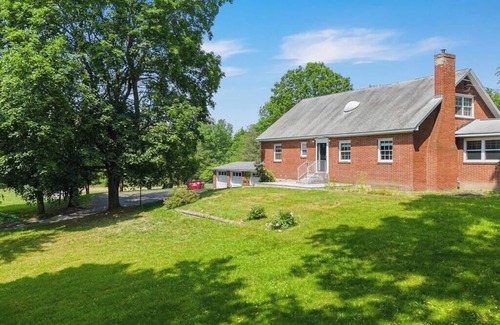 Monroe Maison | 6BR Sanctuary Amidst Nature's Majesty