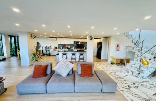 Mosman Maison | 6BR Stunning Waterview & Private Pool