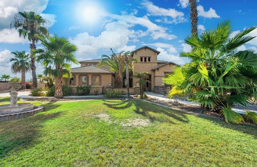 Copper Canyon Ranch Maison | 6br Surprise Oasis - Golf, Pool, Hot Tub, & More!