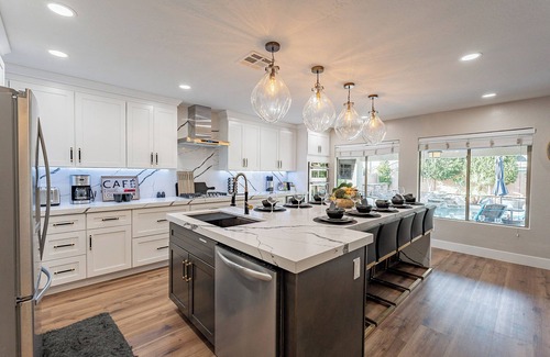 Glendale Maison | 6BR Wonder w/ Heated Pool/ Hot Tub/ Game Room