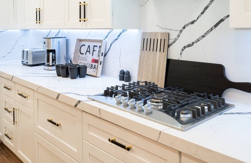 Glendale Maison | 6BR Wonder w/ Heated Pool/ Hot Tub/ Game Room