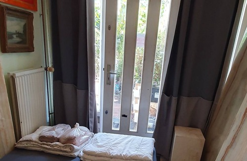 Duivendrecht Appartement | 6m2 studio near metro station and bus stop